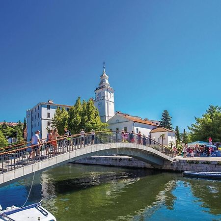 Beautiful Apartment In Crikvenica With Jacuzzi Екстериор снимка