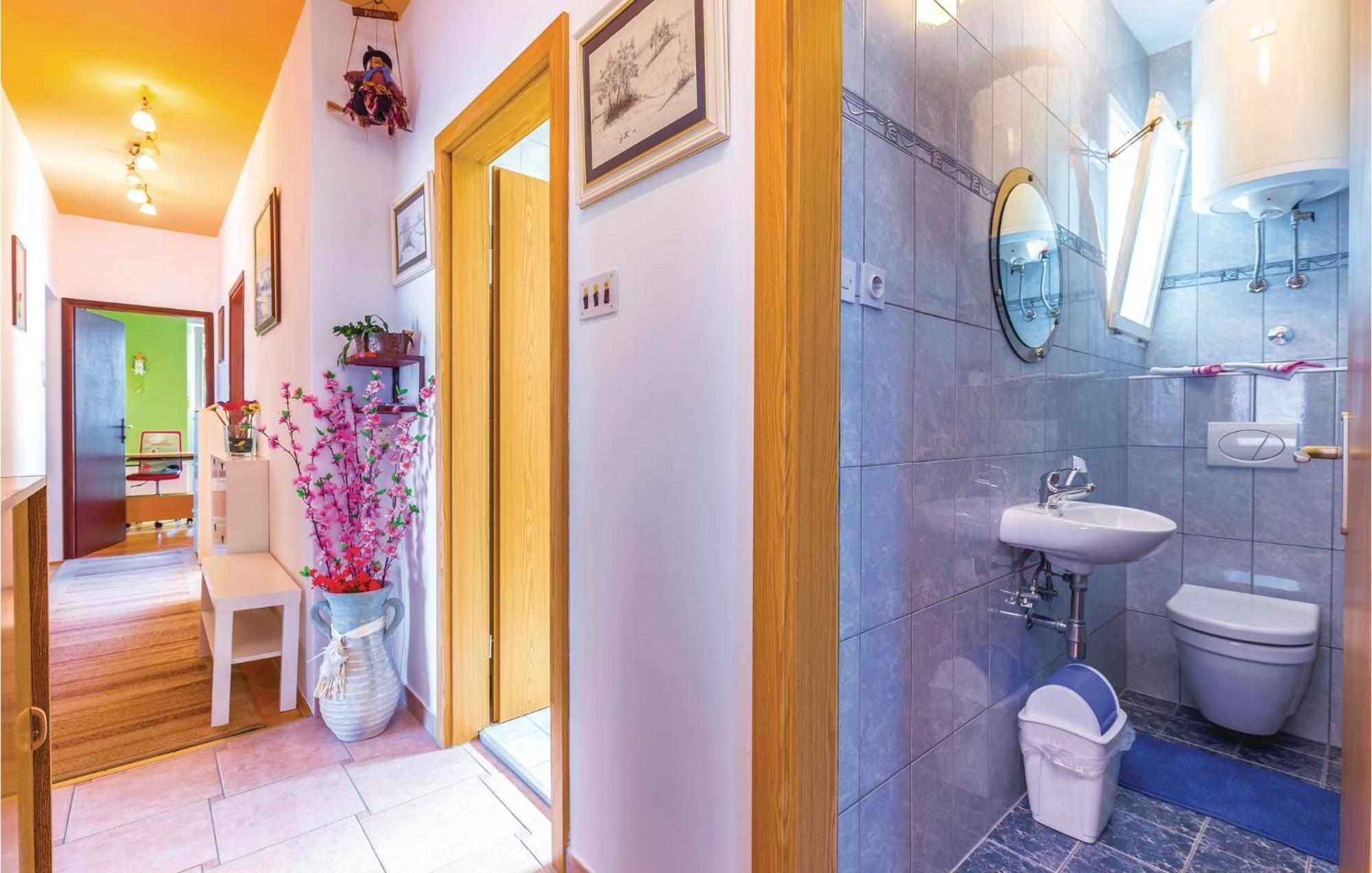 Beautiful Apartment In Crikvenica With Jacuzzi Екстериор снимка