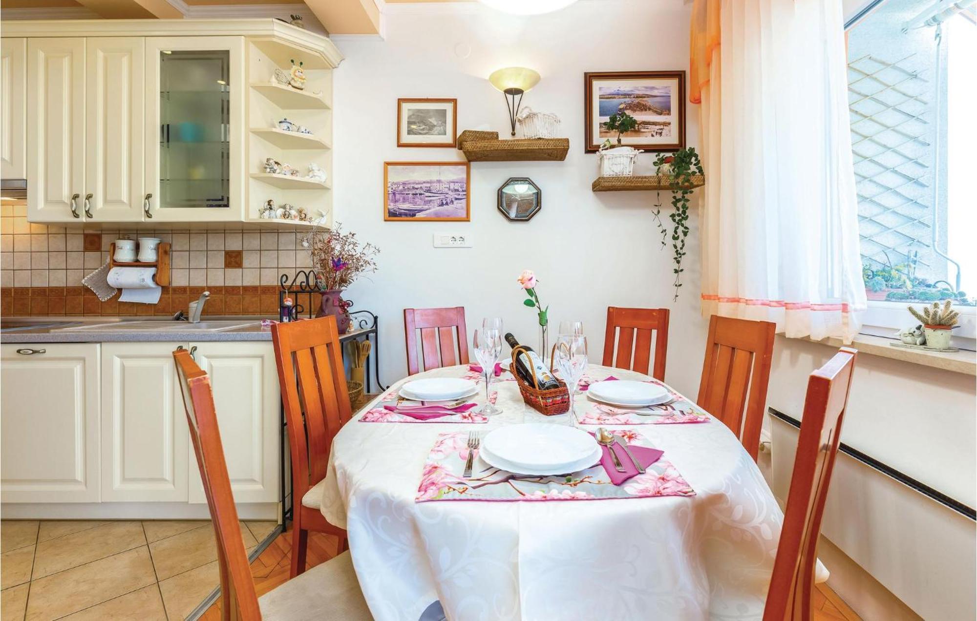 Beautiful Apartment In Crikvenica With Jacuzzi Екстериор снимка