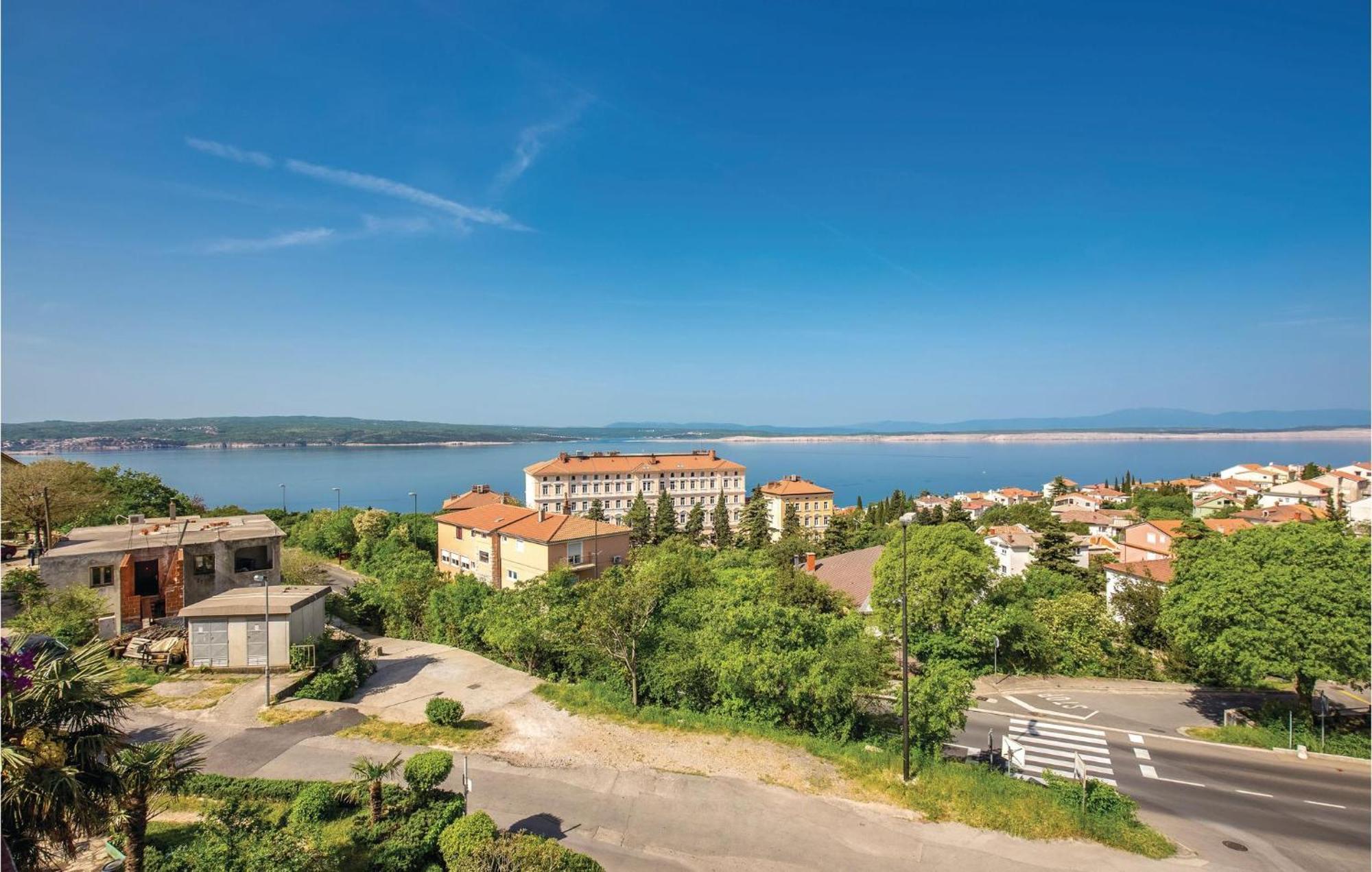 Beautiful Apartment In Crikvenica With Jacuzzi Екстериор снимка