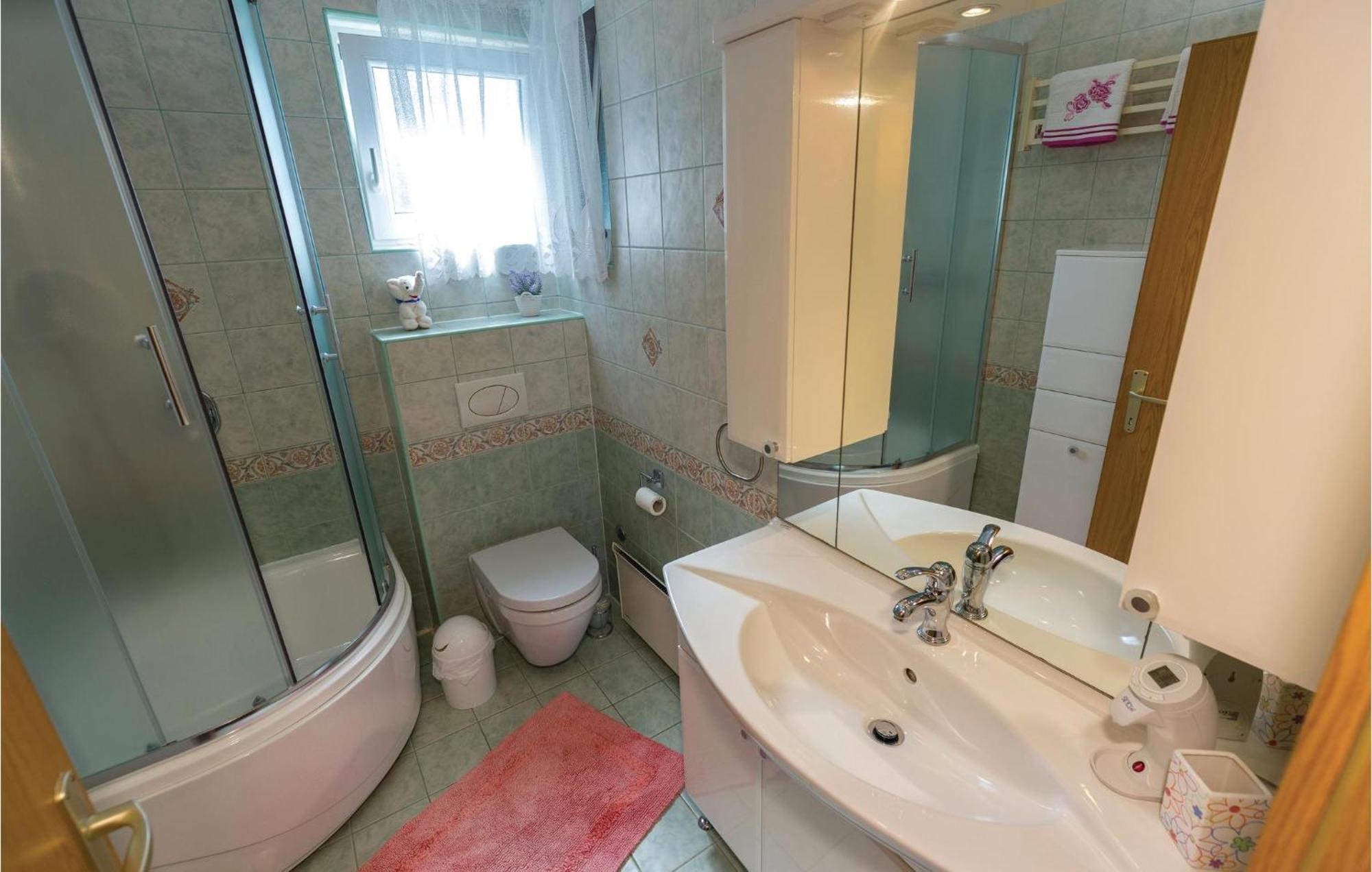 Beautiful Apartment In Crikvenica With Jacuzzi Екстериор снимка