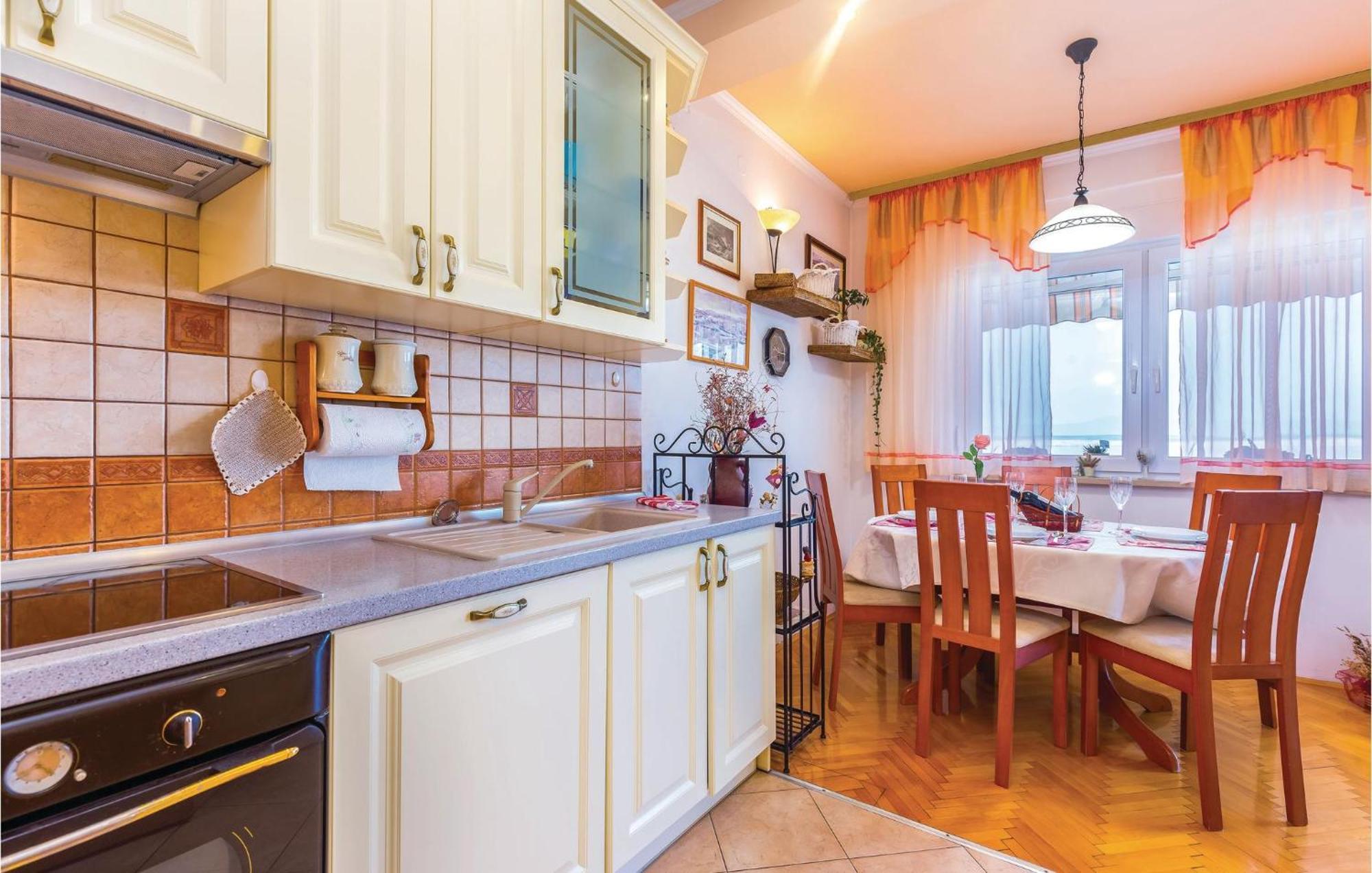 Beautiful Apartment In Crikvenica With Jacuzzi Екстериор снимка