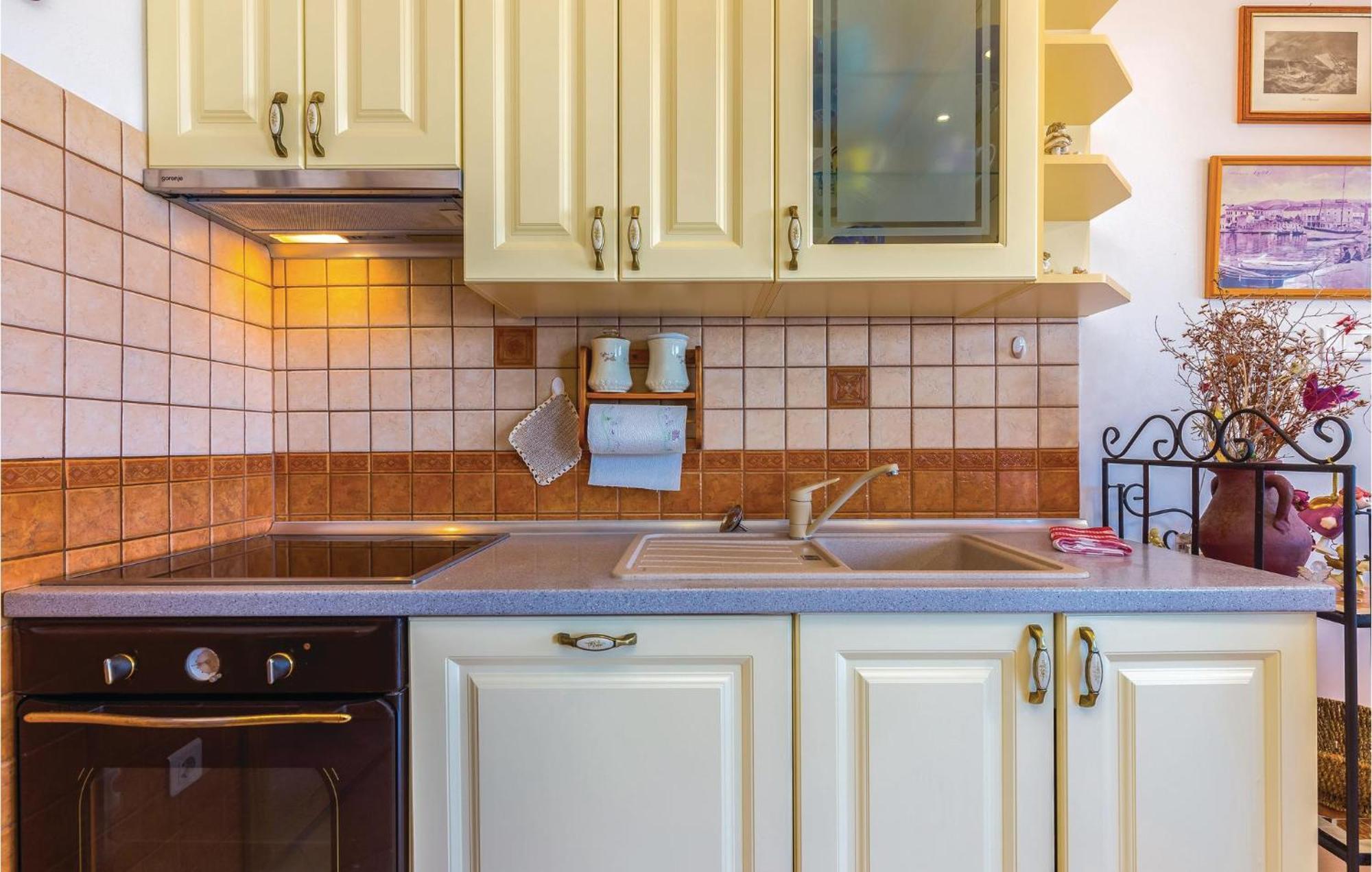 Beautiful Apartment In Crikvenica With Jacuzzi Екстериор снимка