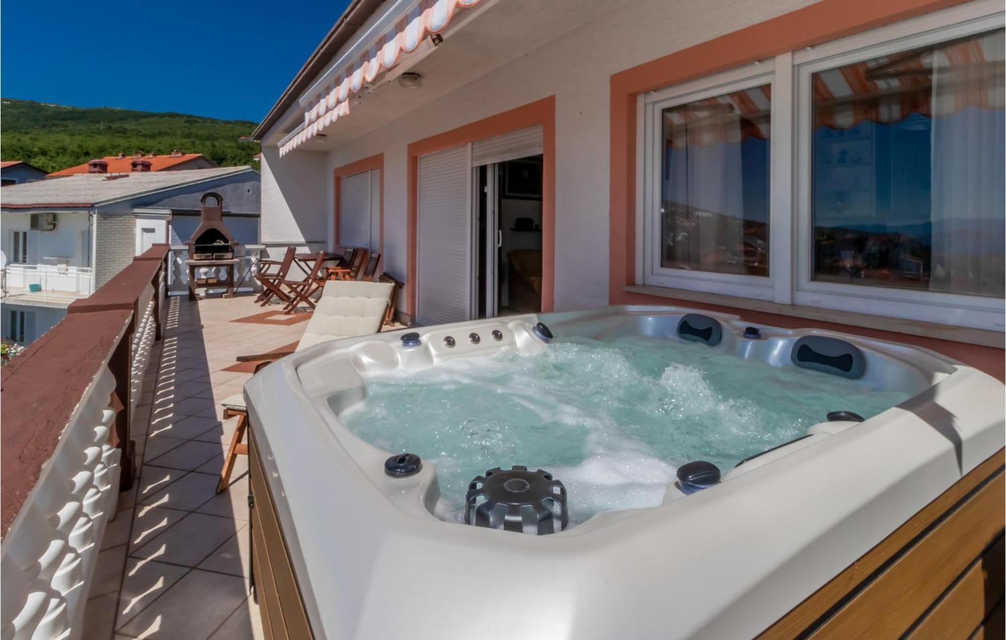 Beautiful Apartment In Crikvenica With Jacuzzi Екстериор снимка