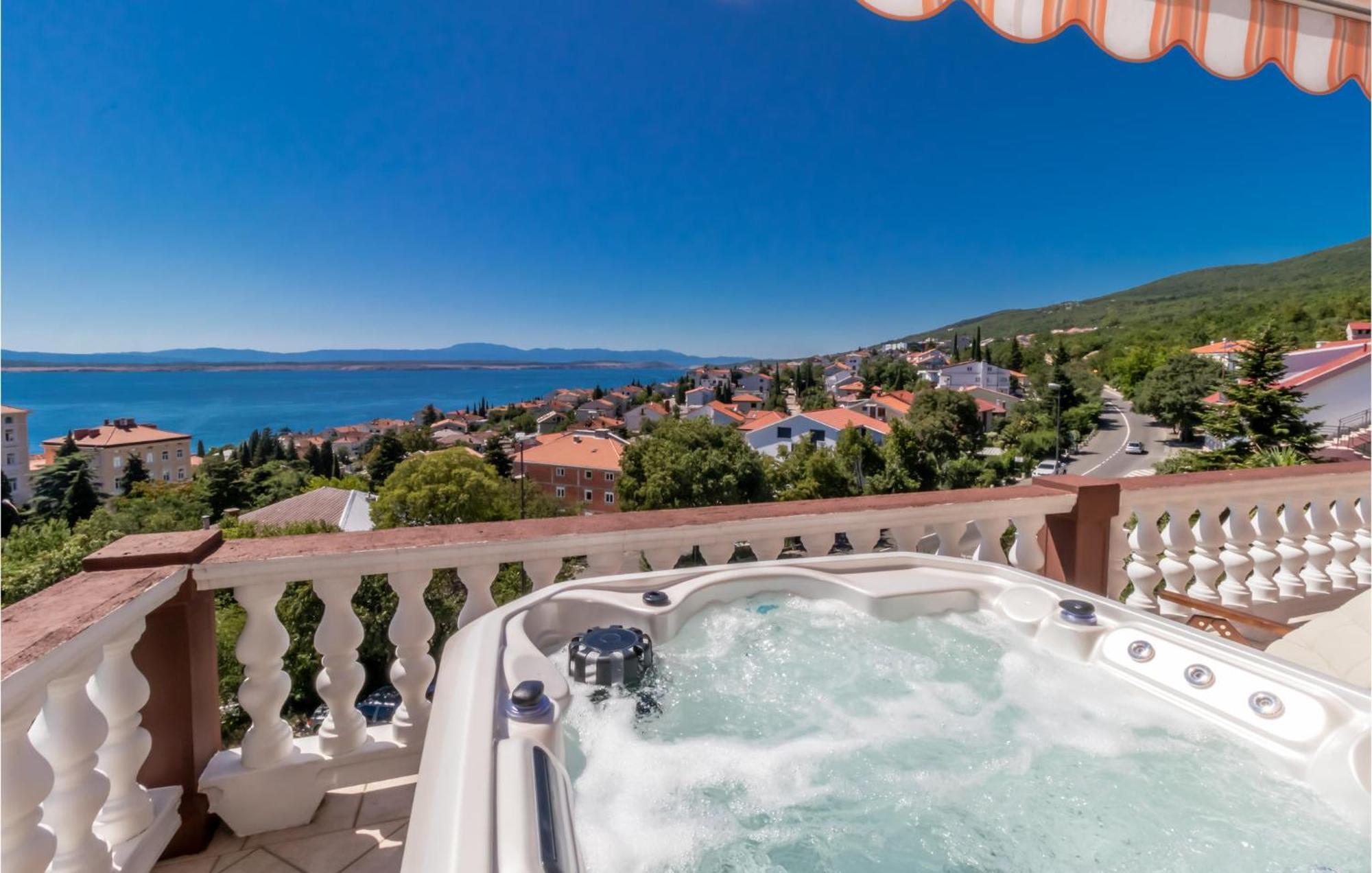 Beautiful Apartment In Crikvenica With Jacuzzi Екстериор снимка