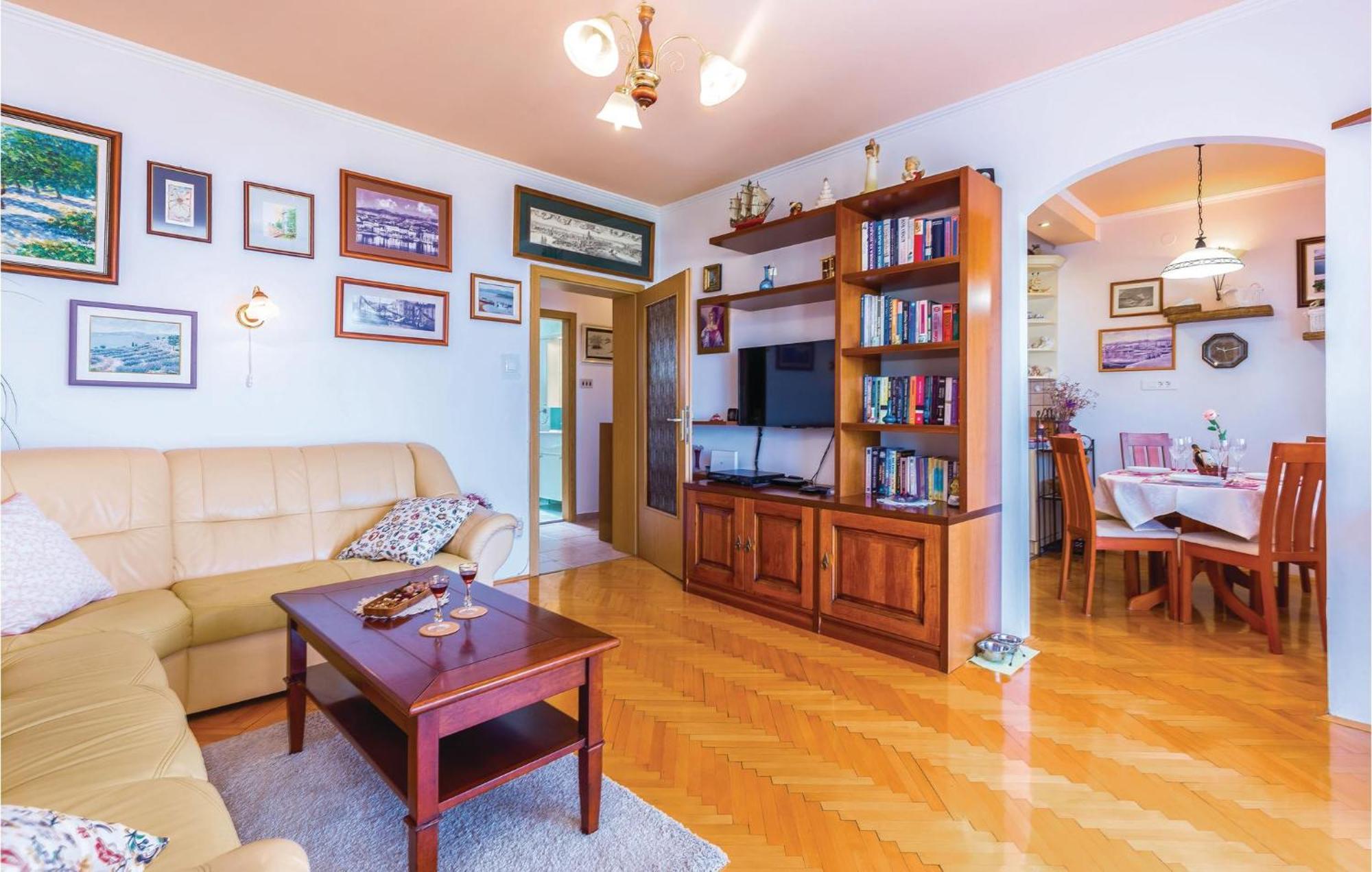 Beautiful Apartment In Crikvenica With Jacuzzi Екстериор снимка
