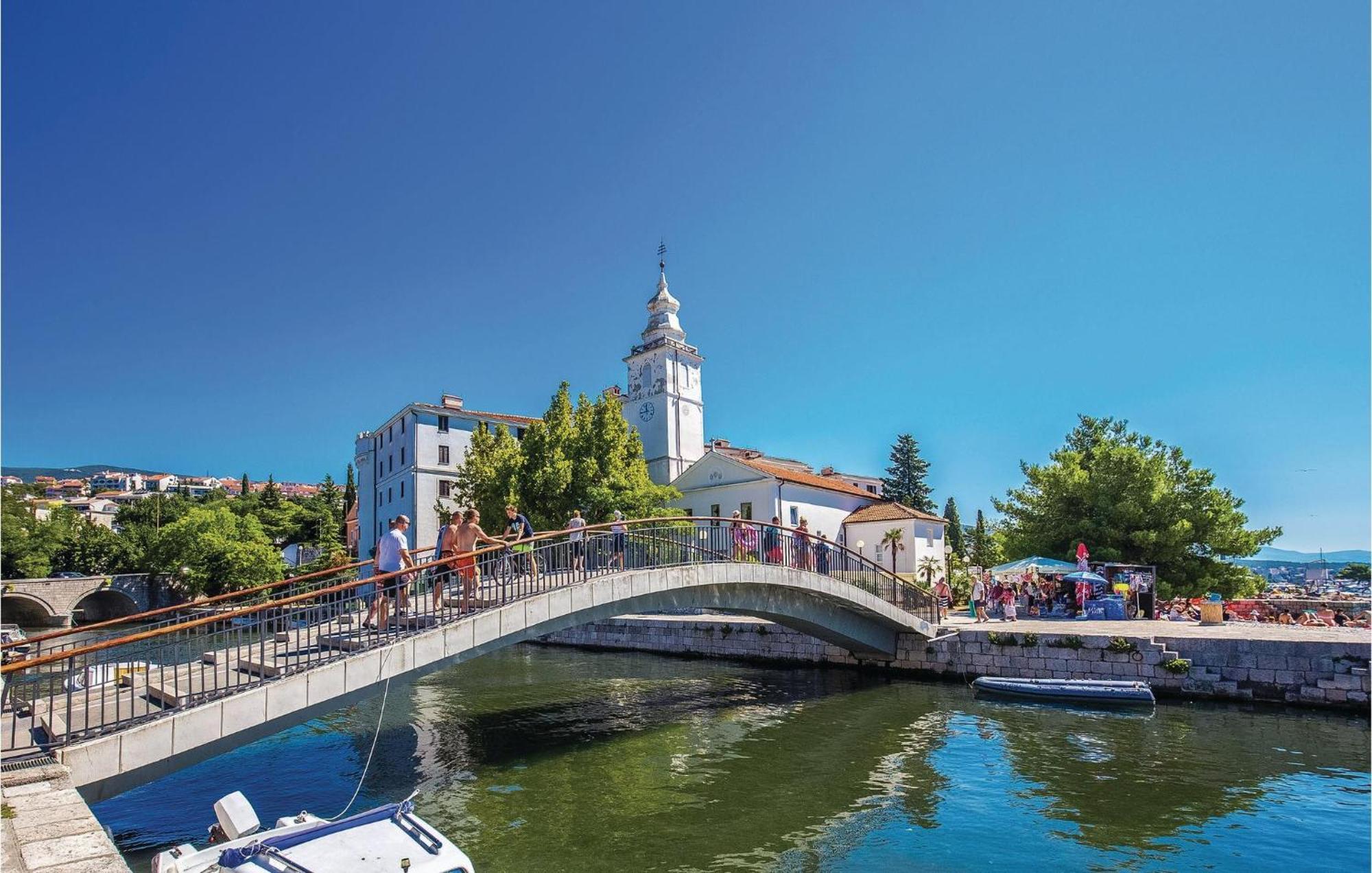 Beautiful Apartment In Crikvenica With Jacuzzi Екстериор снимка