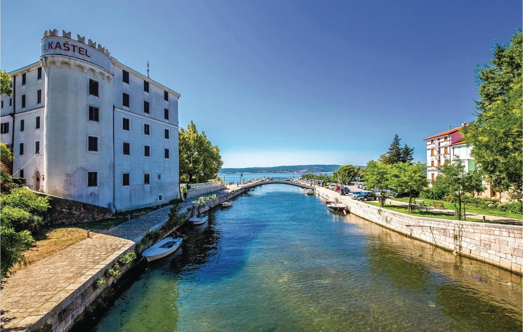 Beautiful Apartment In Crikvenica With Jacuzzi Екстериор снимка