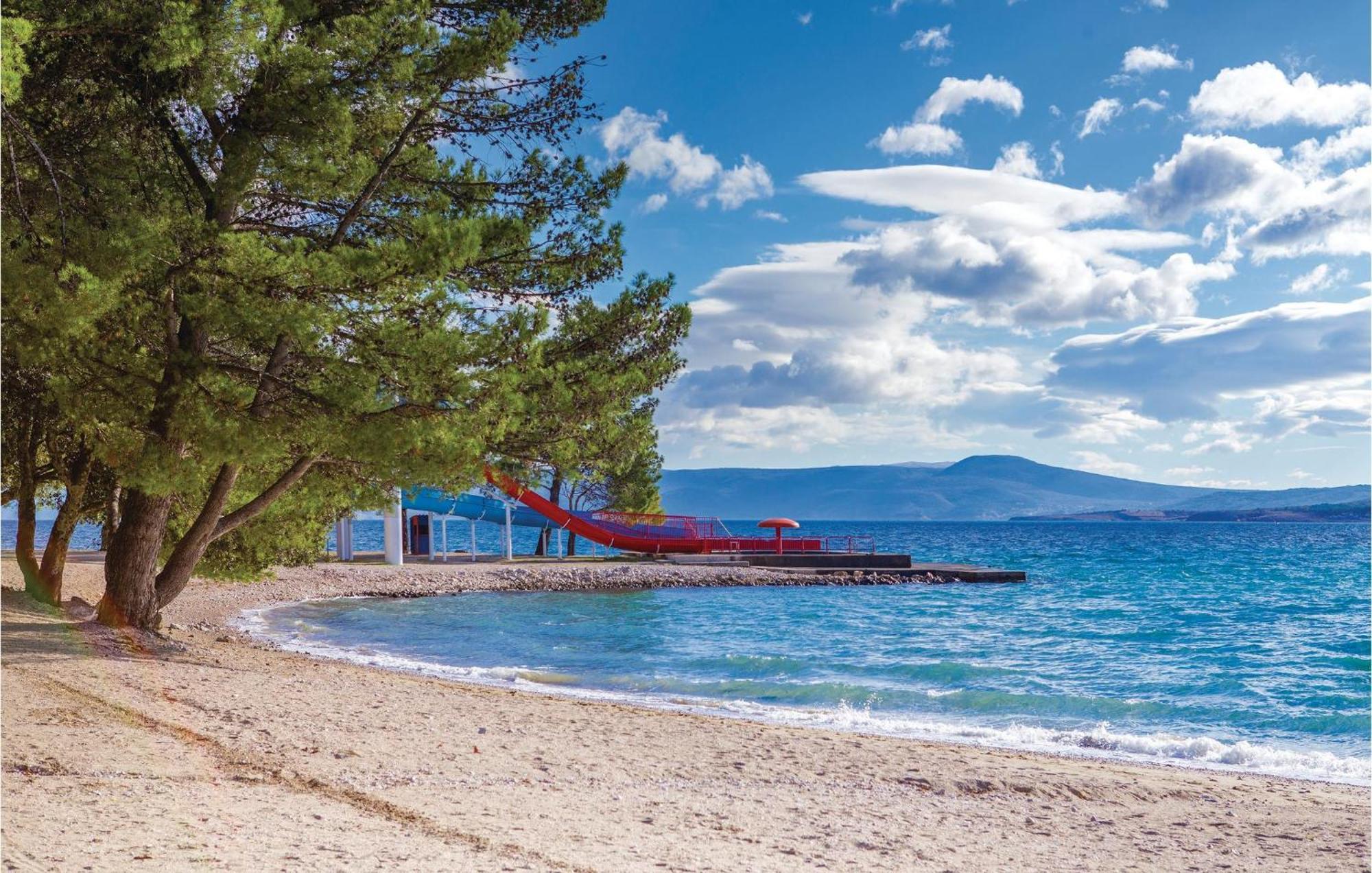 Beautiful Apartment In Crikvenica With Jacuzzi Екстериор снимка
